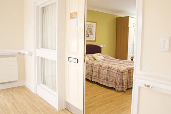 commercial_seniors_heterogeneous_polyflor