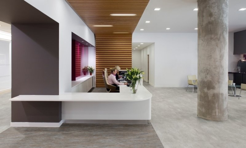 Montefiore Hospital, Brighton and Hove, United Kingdom. Architect: Nightingale Associates, 2012. Interior view of reception area.